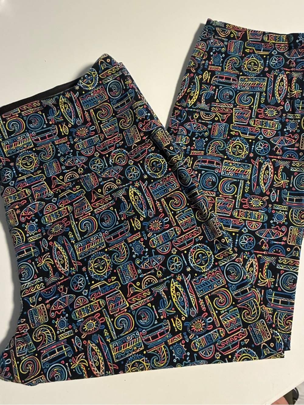 Multicolor Geometric Cropped Capri .  Waist 28” stretches larger.